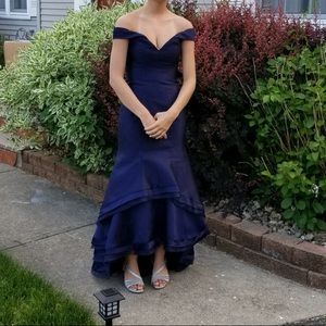 Elegant navy blue form fitting dress